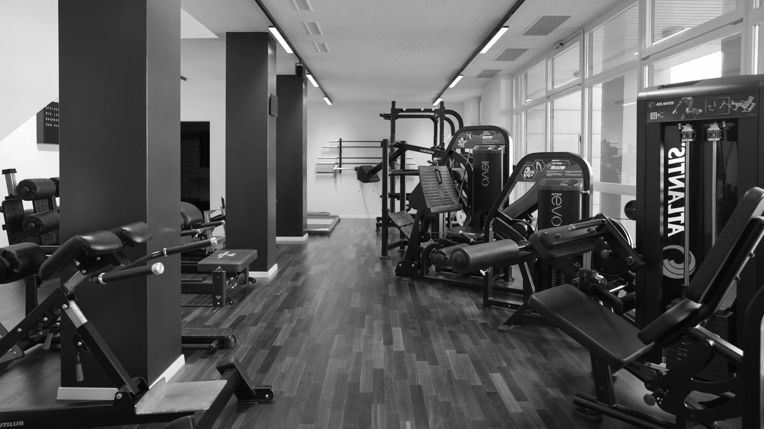 trainingsgeräte-4-private-gym-semper-fi-body-concept-personal-trainer-baden Der Private-Gym-Trainingsbereich von semper fi body conept Personal Trainer Baden